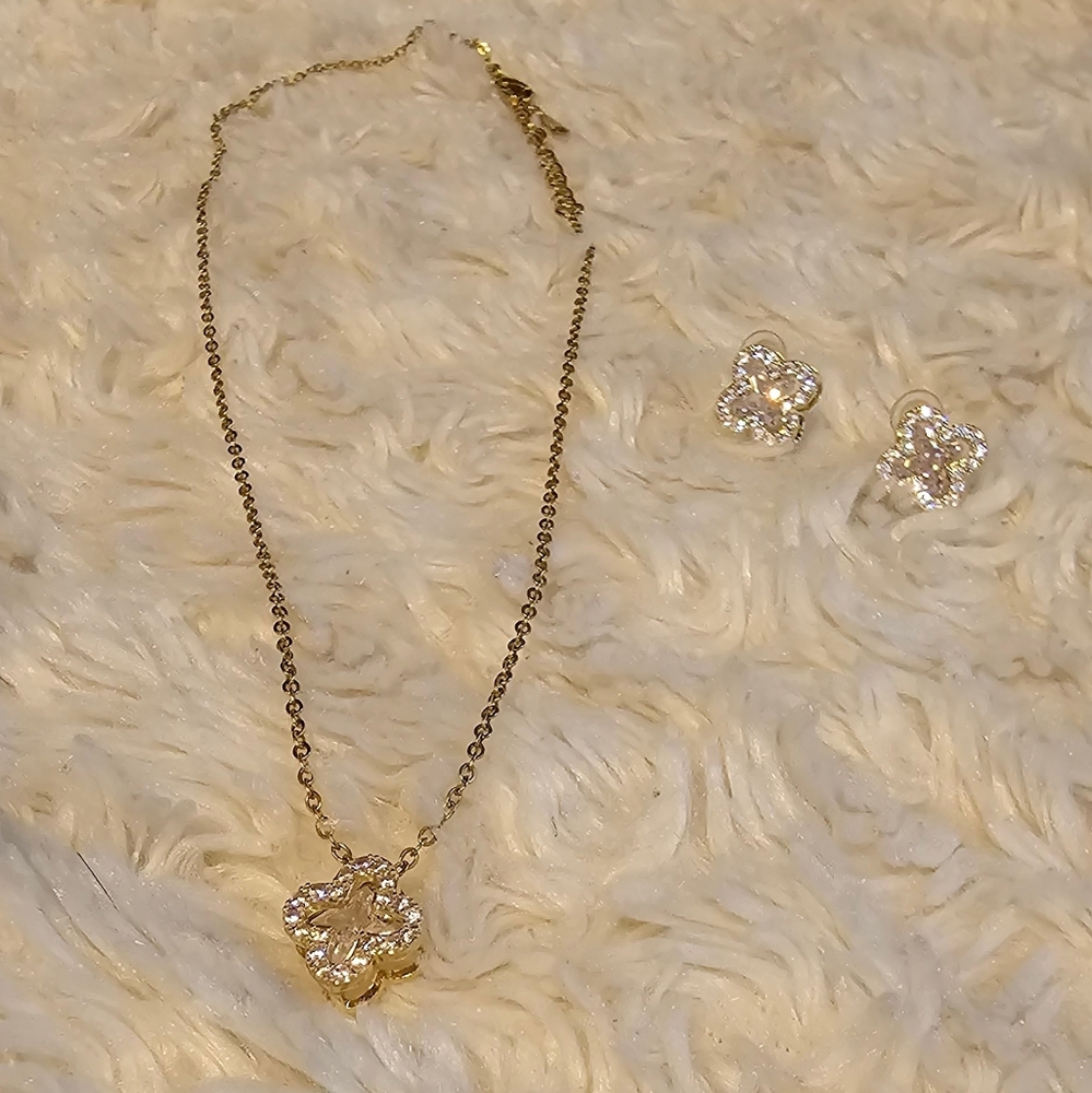 Elegant Goldtone Faux Rhinestone Clover Leaf Necklace and Earring Set NWOT - Picture 2 of 7